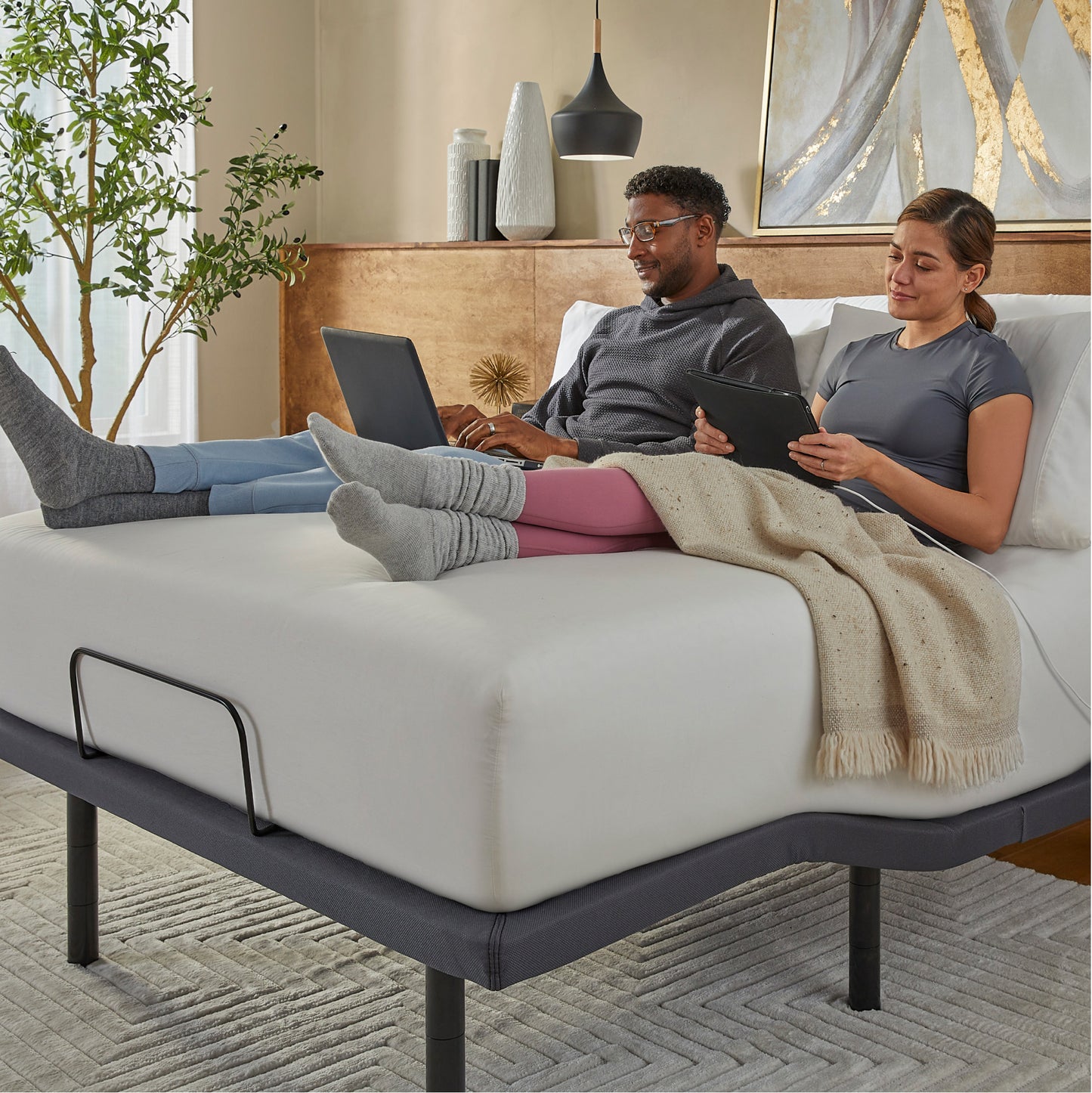 Gold Serta baselogic™ Adjustable Base