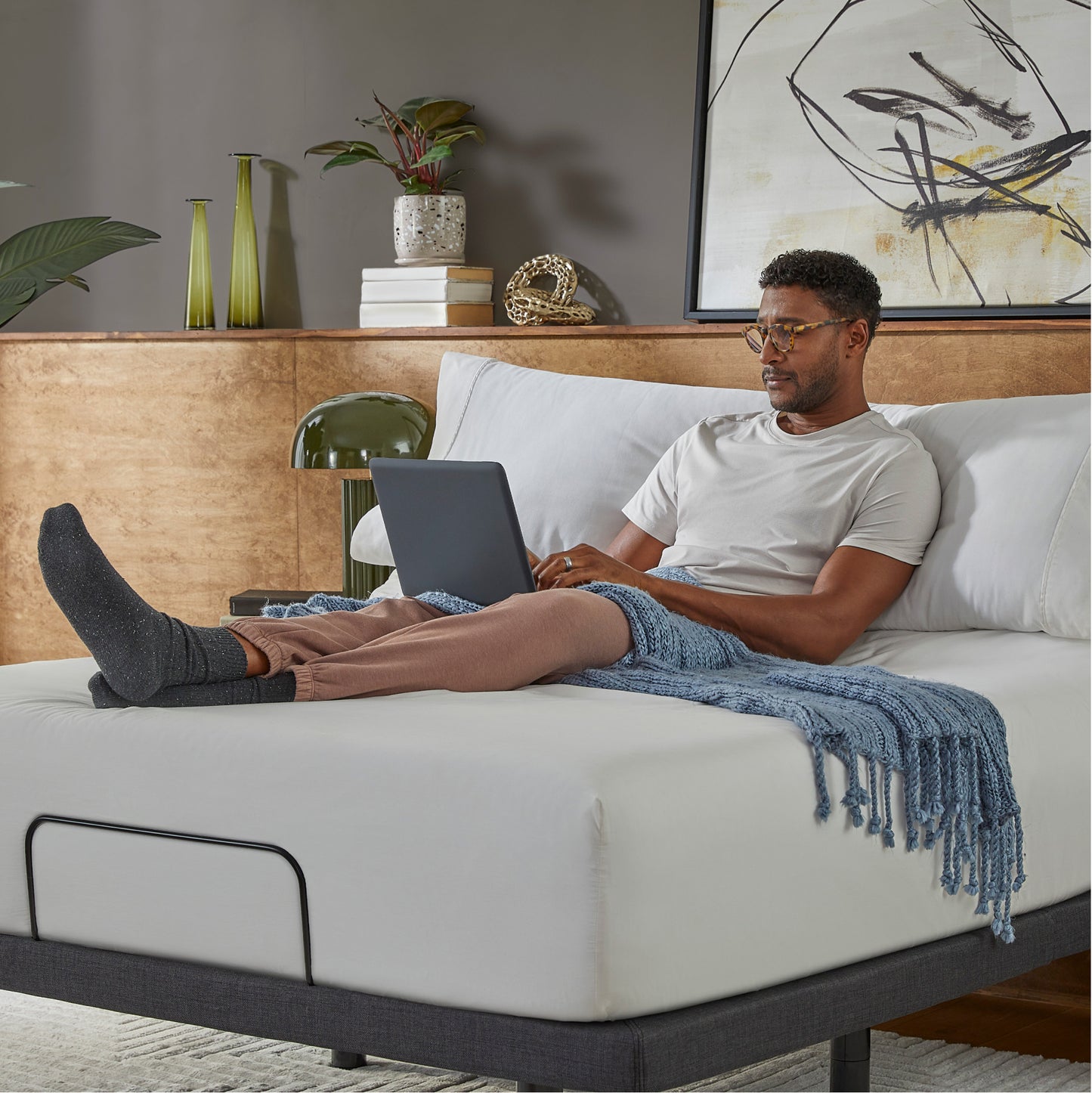 Platinum Serta baselogic™ Adjustable Base